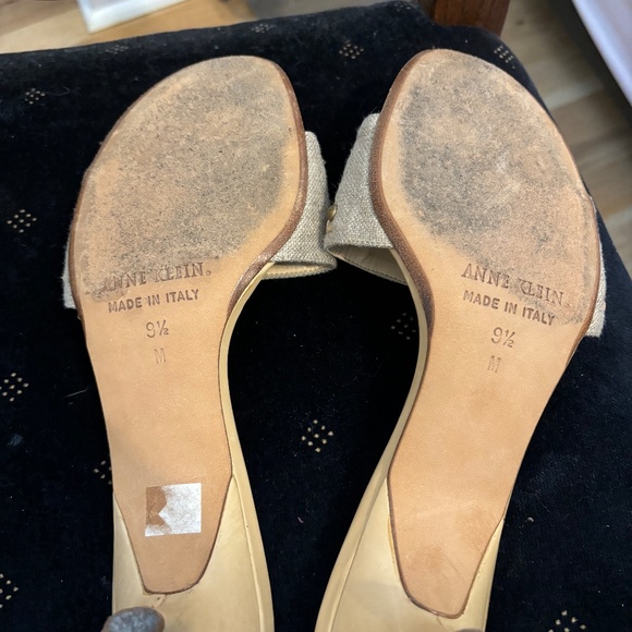 Beautiful Anne Klein jeweled slide sandals - kitten heel - 9.5 - Picture 3 of 5